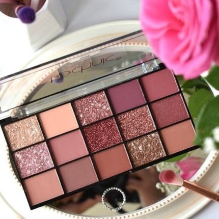 Technic 15 Color Eye Shadow Palette Invite Only